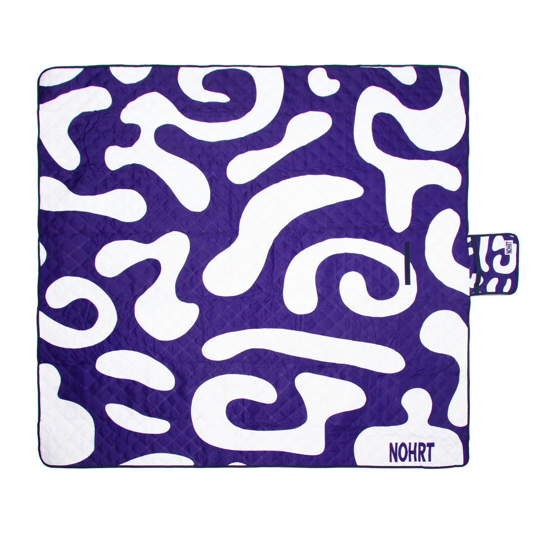 Detail of Flow picnic blanket – high-quality, waterproof fabric with elegant flow lines