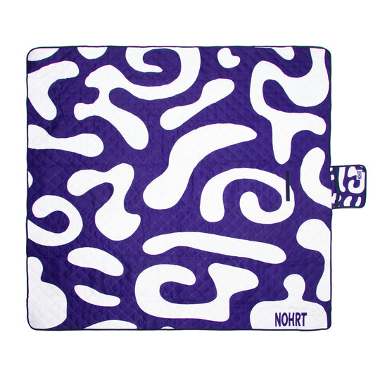 Detail of Flow picnic blanket – high-quality, waterproof fabric with elegant flow lines