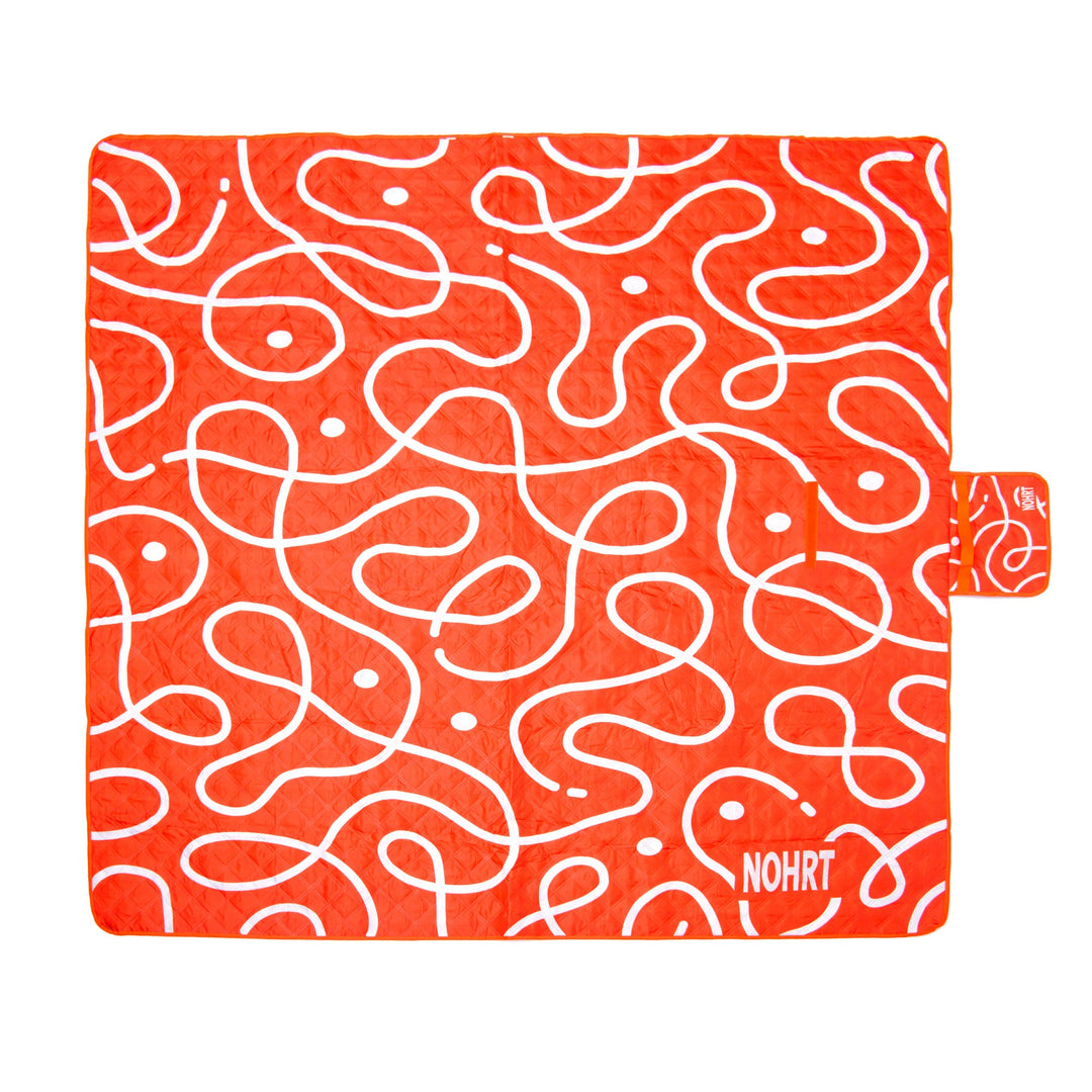 Loop pattern picnic blanket by NOHRT – luxury waterproof family-size design